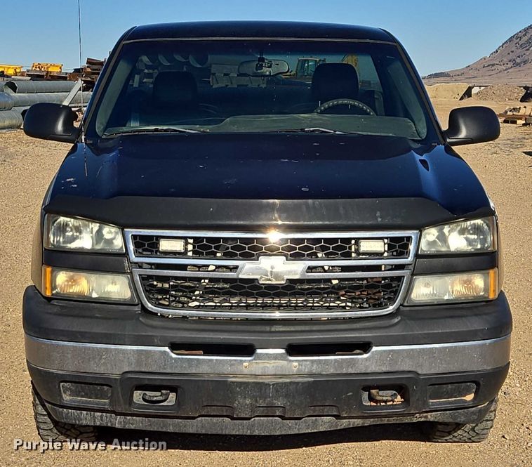 image for item ES2734 2006 Chevrolet Silverado 1500 pickup truck