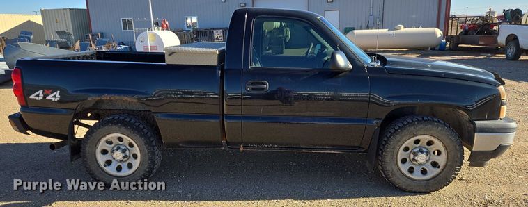image for item ES2734 2006 Chevrolet Silverado 1500 pickup truck