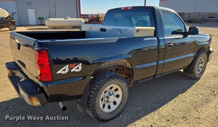 image for item ES2734 2006 Chevrolet Silverado 1500 pickup truck