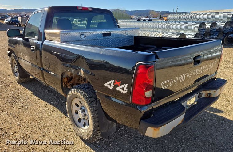 image for item ES2734 2006 Chevrolet Silverado 1500 pickup truck