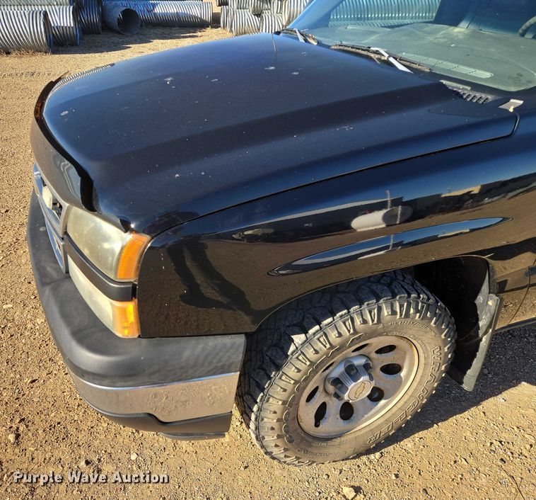 image for item ES2734 2006 Chevrolet Silverado 1500 pickup truck
