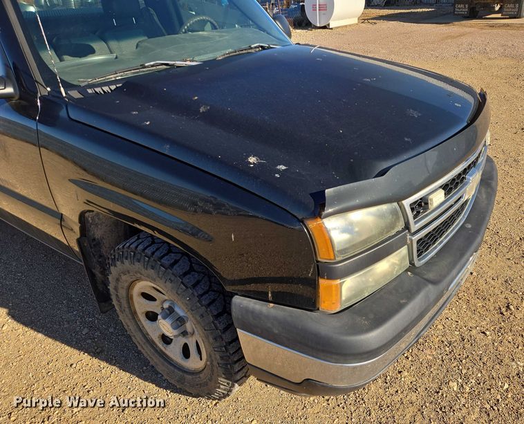 image for item ES2734 2006 Chevrolet Silverado 1500 pickup truck