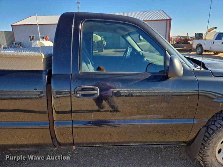 image for item ES2734 2006 Chevrolet Silverado 1500 pickup truck