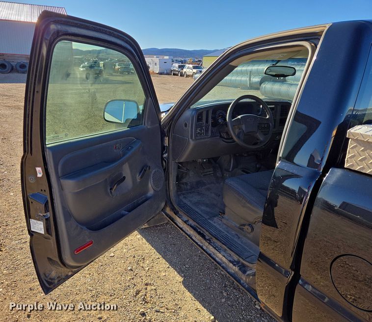 image for item ES2734 2006 Chevrolet Silverado 1500 pickup truck