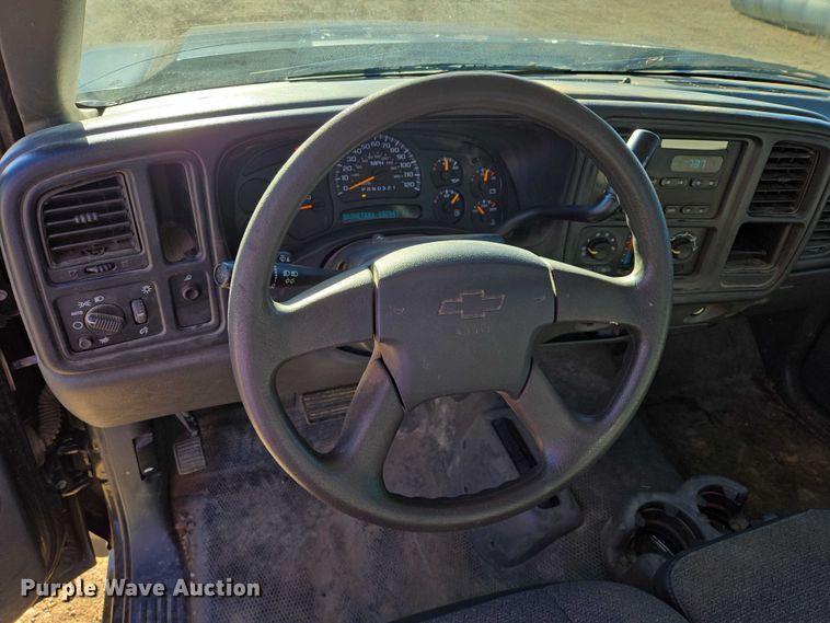 image for item ES2734 2006 Chevrolet Silverado 1500 pickup truck