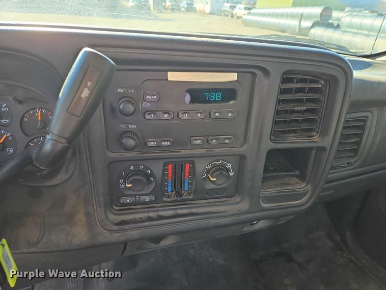 image for item ES2734 2006 Chevrolet Silverado 1500 pickup truck