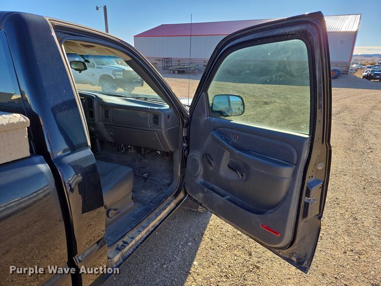 image for item ES2734 2006 Chevrolet Silverado 1500 pickup truck