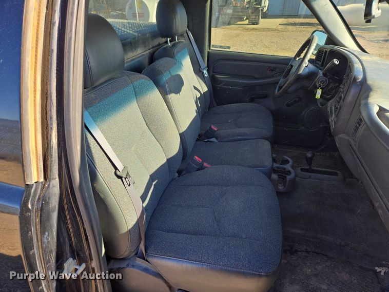 image for item ES2734 2006 Chevrolet Silverado 1500 pickup truck