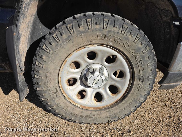 image for item ES2734 2006 Chevrolet Silverado 1500 pickup truck