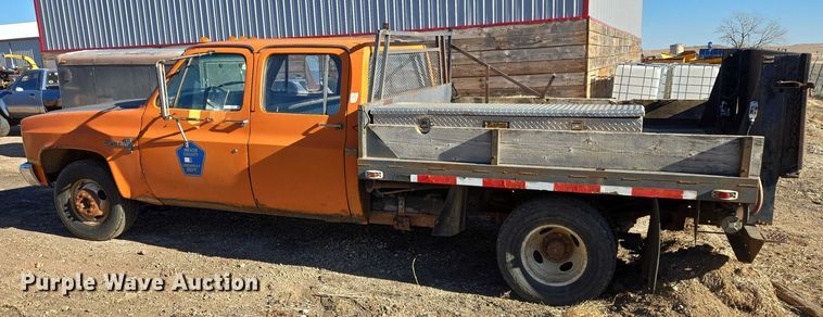 image for item ES2737 1985 Chevrolet C30 Crew Cab flatbed pickup truck