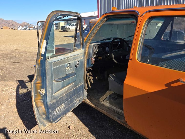 image for item ES2737 1985 Chevrolet C30 Crew Cab flatbed pickup truck