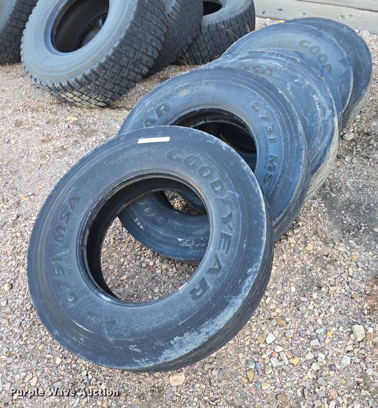 image for item ES2740 (7) 11R22.5 tires