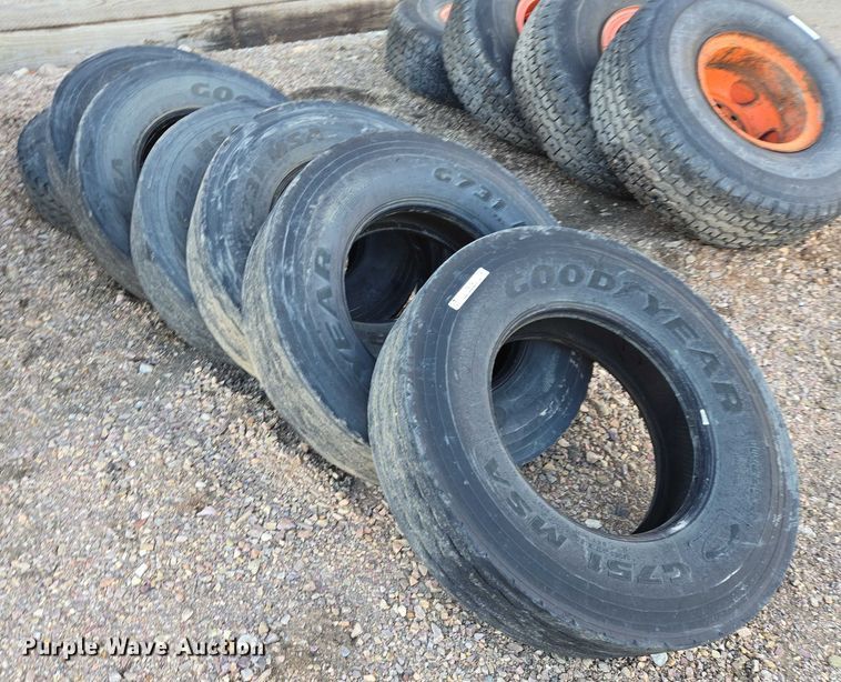 image for item ES2740 (7) 11R22.5 tires