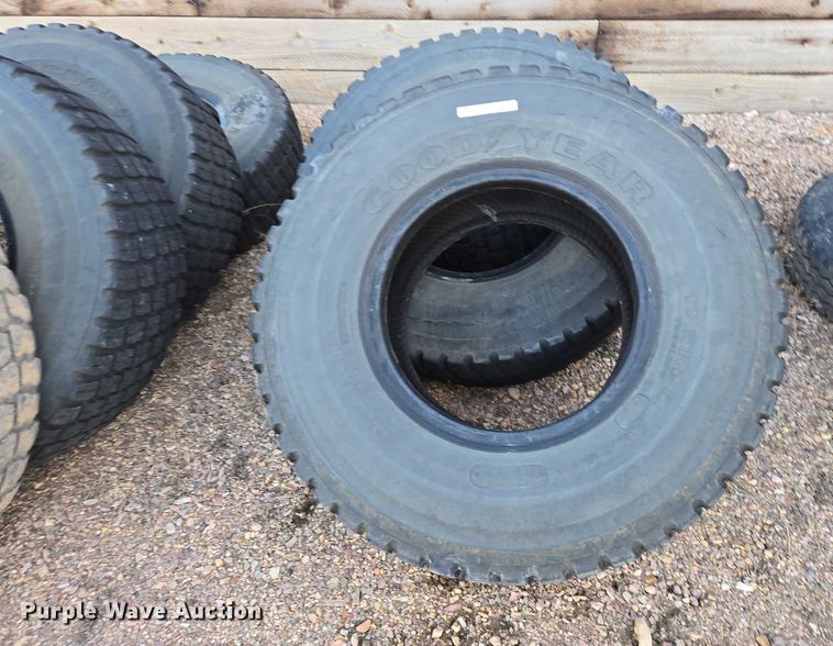 image for item ES2741 (9) 17.5R25 tires