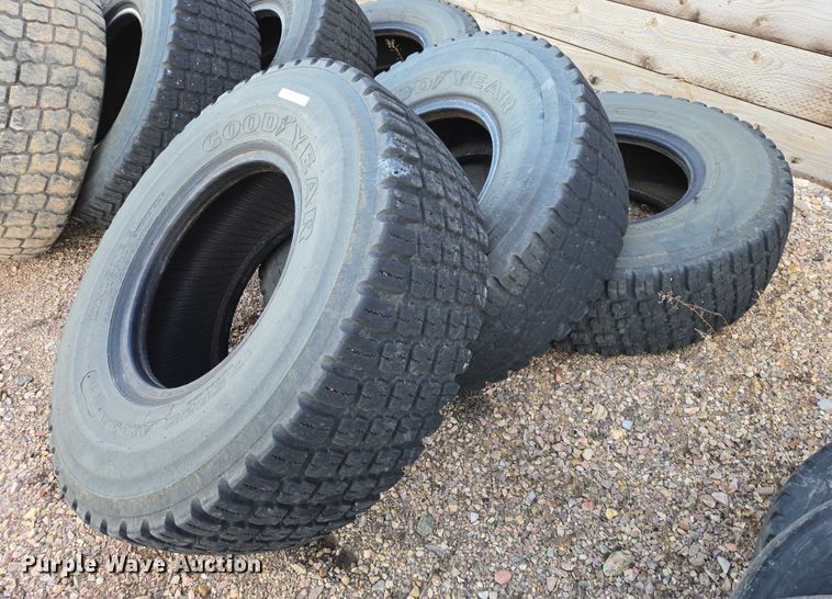 image for item ES2741 (9) 17.5R25 tires