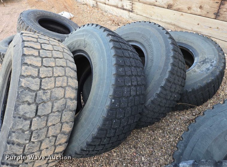 image for item ES2741 (9) 17.5R25 tires