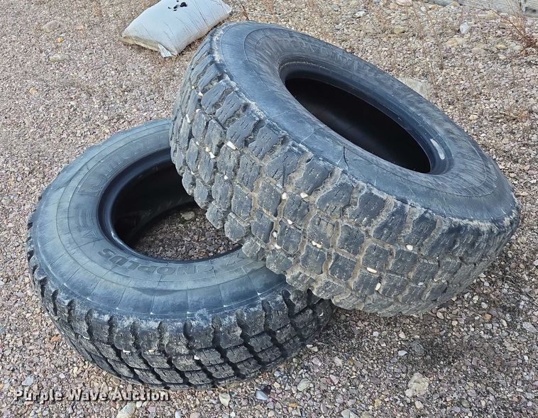 image for item ES2741 (9) 17.5R25 tires