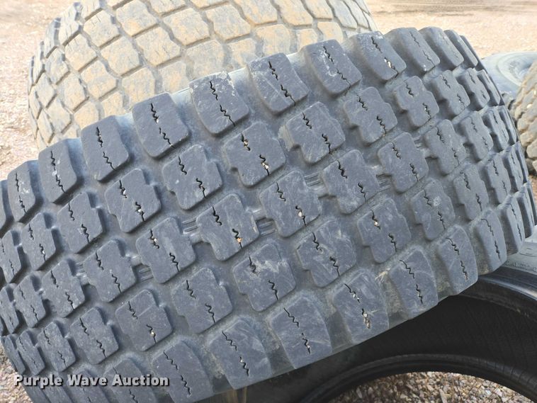 image for item ES2741 (9) 17.5R25 tires