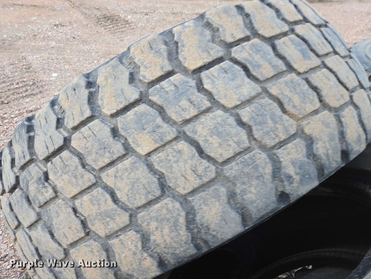 image for item ES2741 (9) 17.5R25 tires