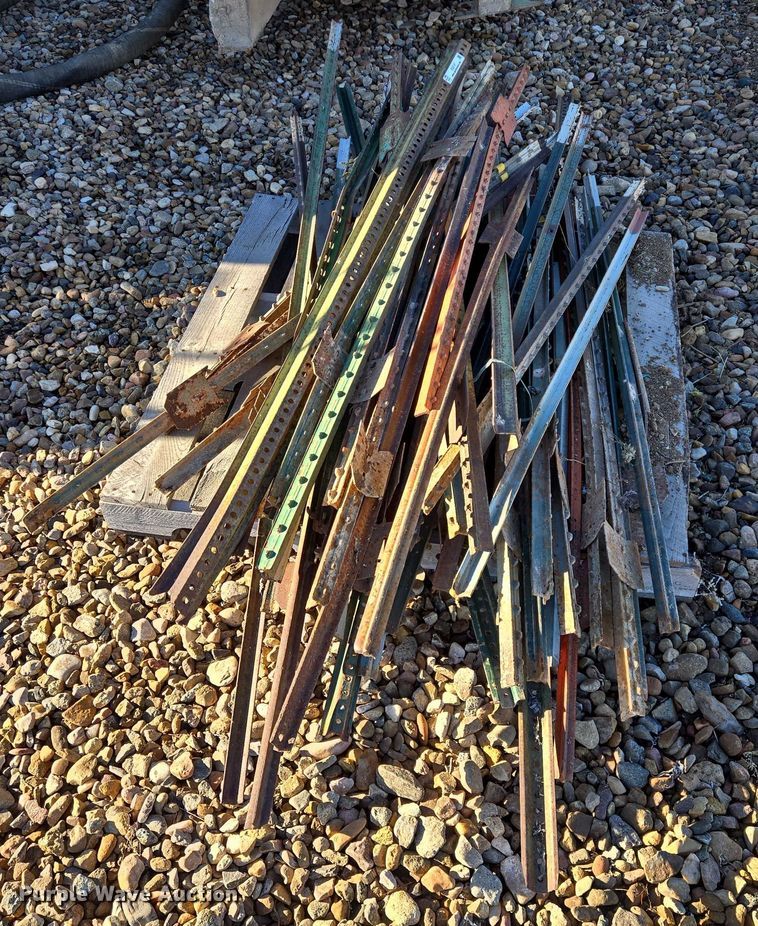 image for item ES2747 T-posts