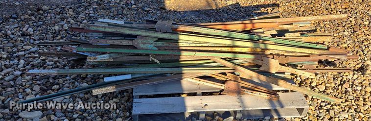 image for item ES2747 T-posts