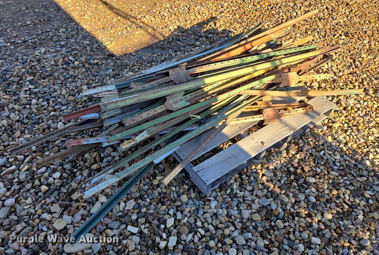 image for item ES2747 T-posts