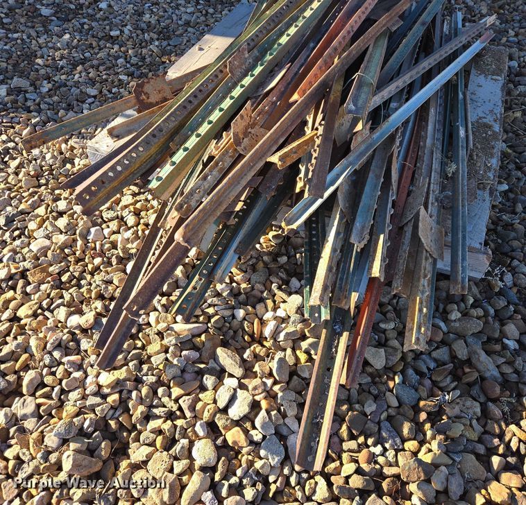 image for item ES2747 T-posts