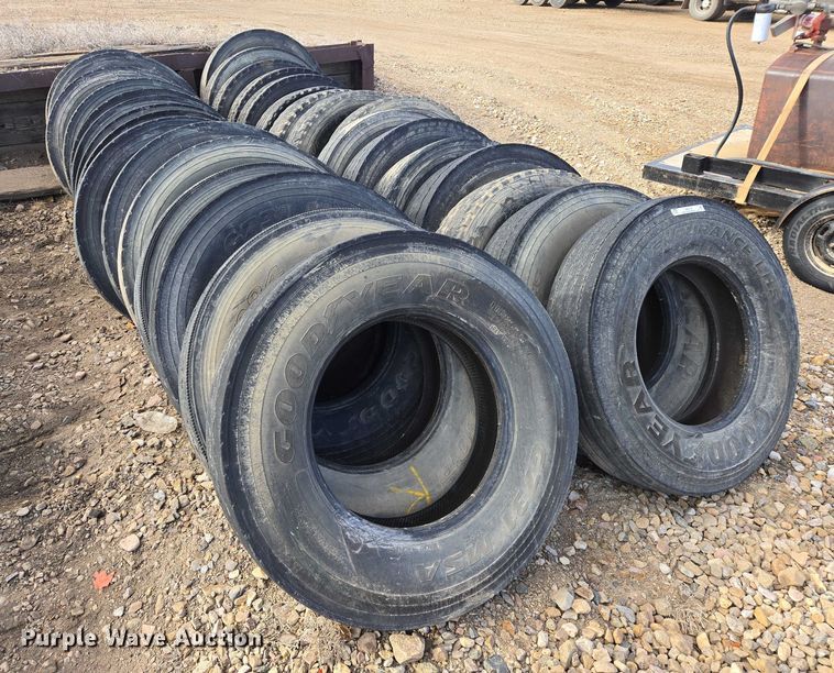 image for item ES2750 (31) 11R22.5 tires