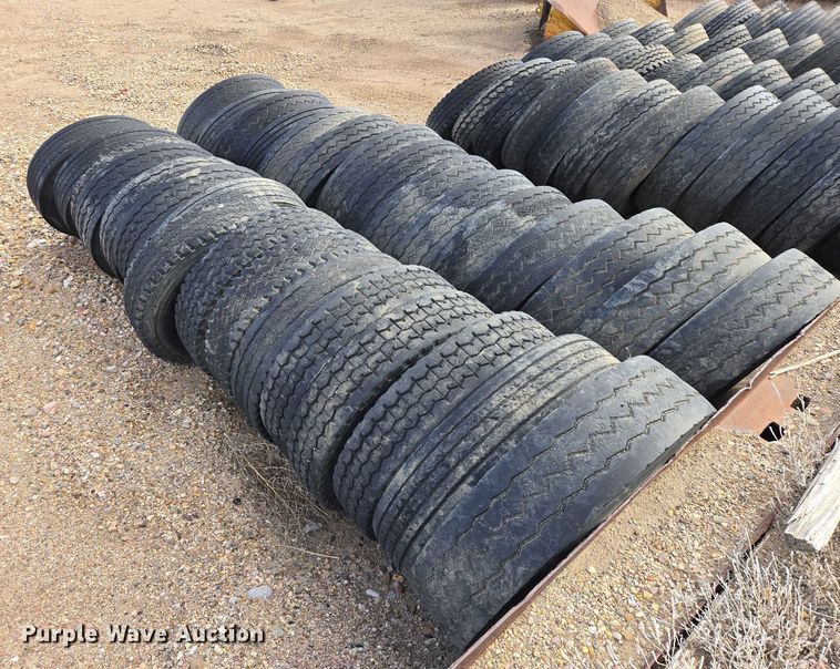 image for item ES2750 (31) 11R22.5 tires