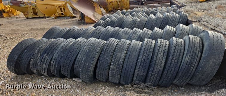 image for item ES2750 (31) 11R22.5 tires