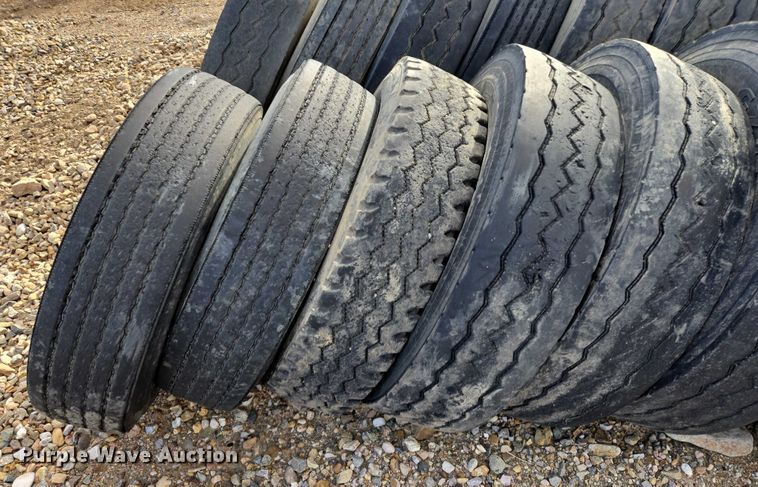 image for item ES2750 (31) 11R22.5 tires