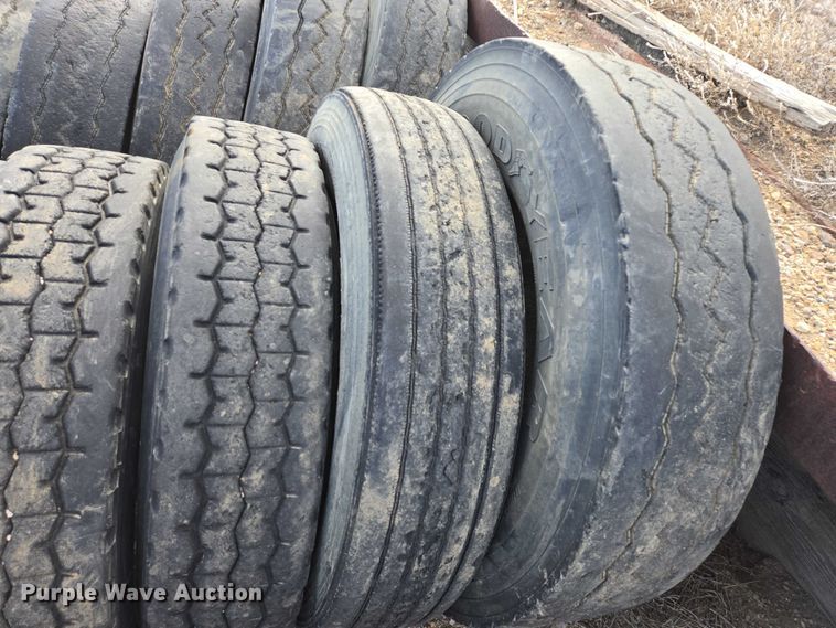 image for item ES2750 (31) 11R22.5 tires