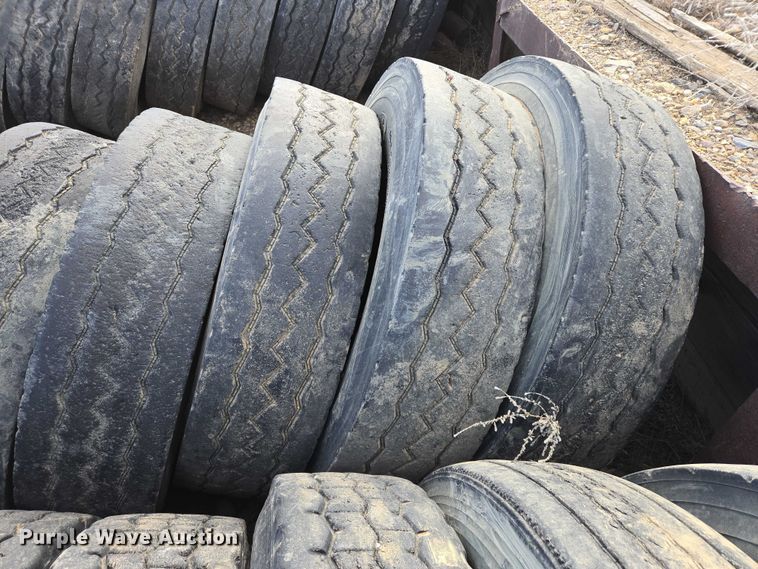 image for item ES2750 (31) 11R22.5 tires