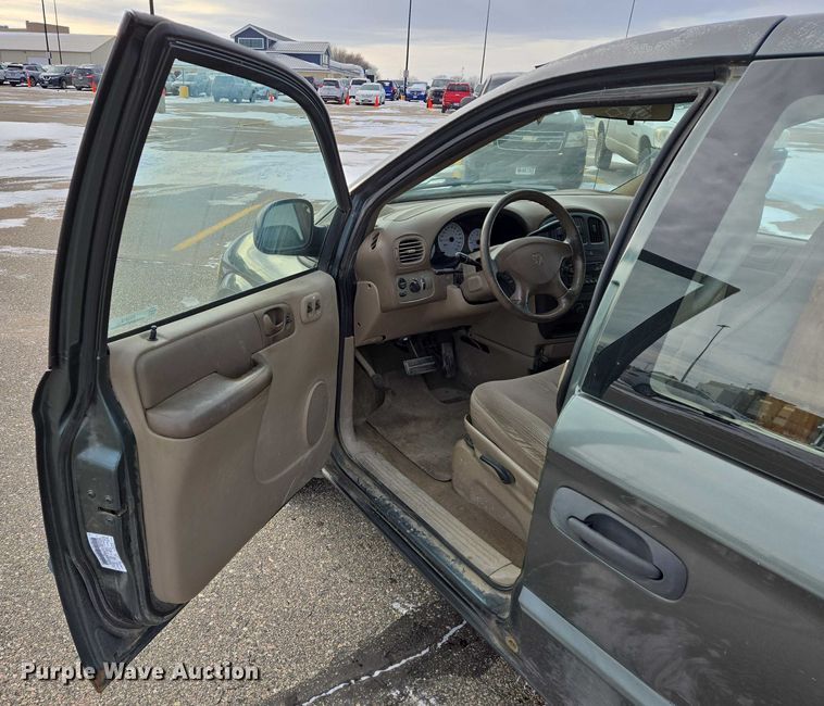 image for item ES2812 2002 Dodge Caravan van
