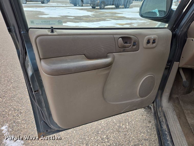 image for item ES2812 2002 Dodge Caravan van