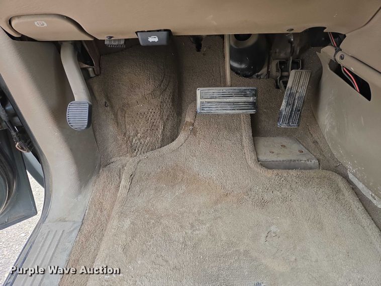 image for item ES2812 2002 Dodge Caravan van