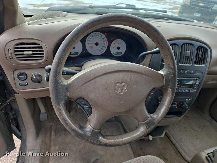 image for item ES2812 2002 Dodge Caravan van