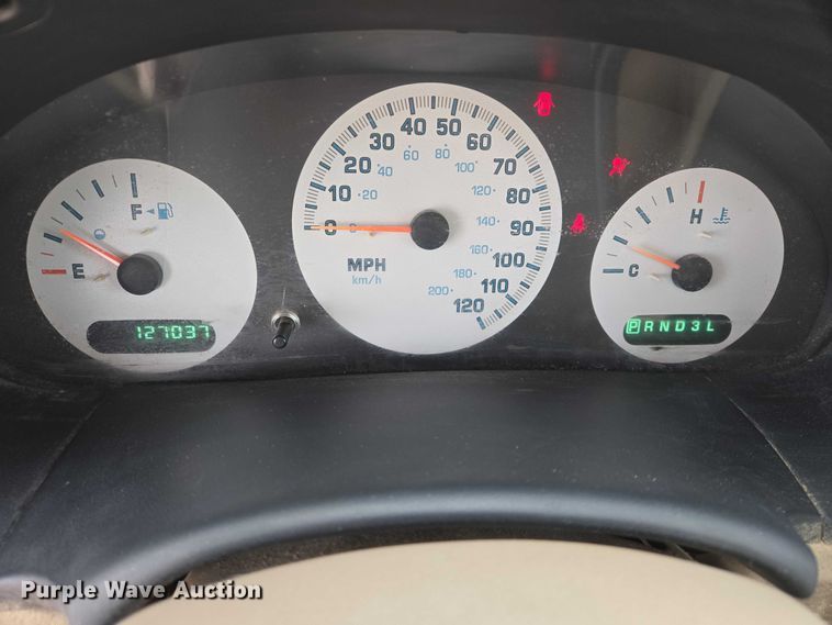 image for item ES2812 2002 Dodge Caravan van