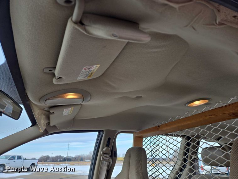 image for item ES2812 2002 Dodge Caravan van