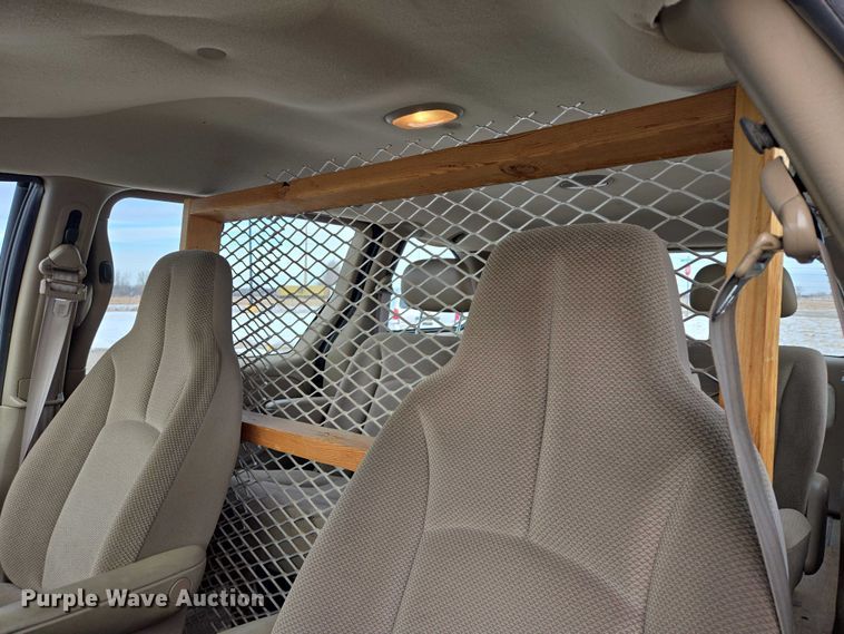 image for item ES2812 2002 Dodge Caravan van