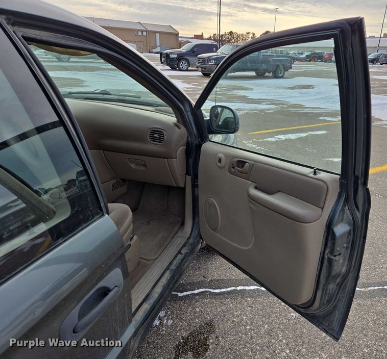 image for item ES2812 2002 Dodge Caravan van