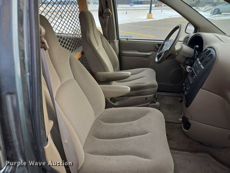 image for item ES2812 2002 Dodge Caravan van