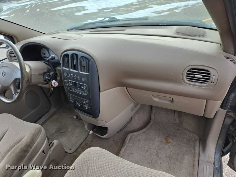 image for item ES2812 2002 Dodge Caravan van