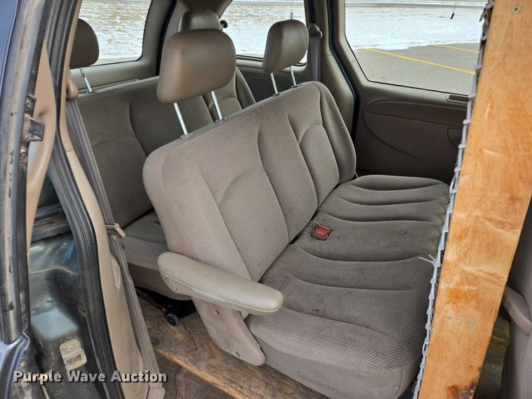 image for item ES2812 2002 Dodge Caravan van