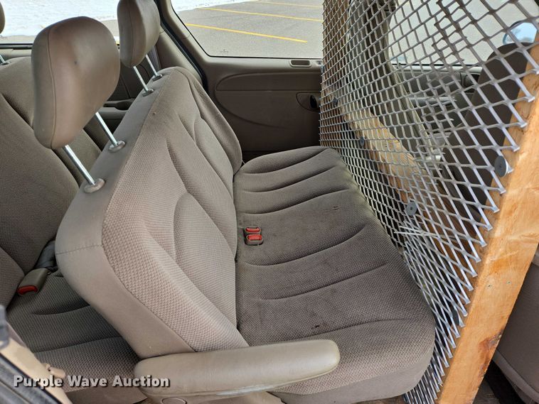 image for item ES2812 2002 Dodge Caravan van