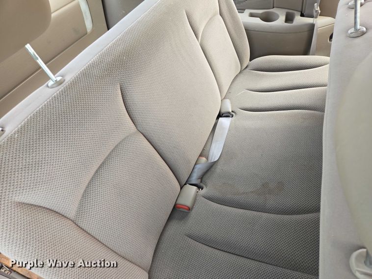 image for item ES2812 2002 Dodge Caravan van