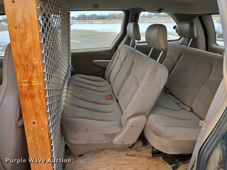 image for item ES2812 2002 Dodge Caravan van