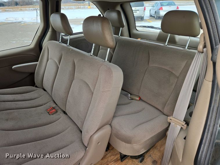 image for item ES2812 2002 Dodge Caravan van