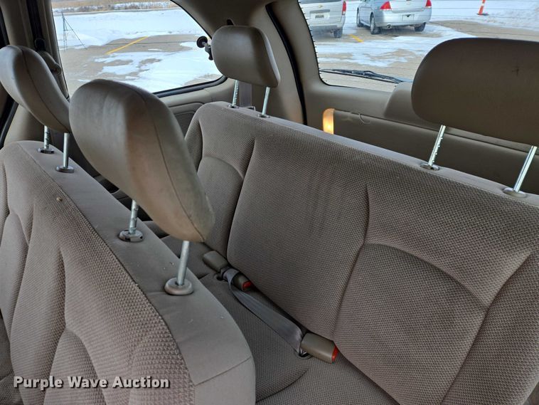 image for item ES2812 2002 Dodge Caravan van