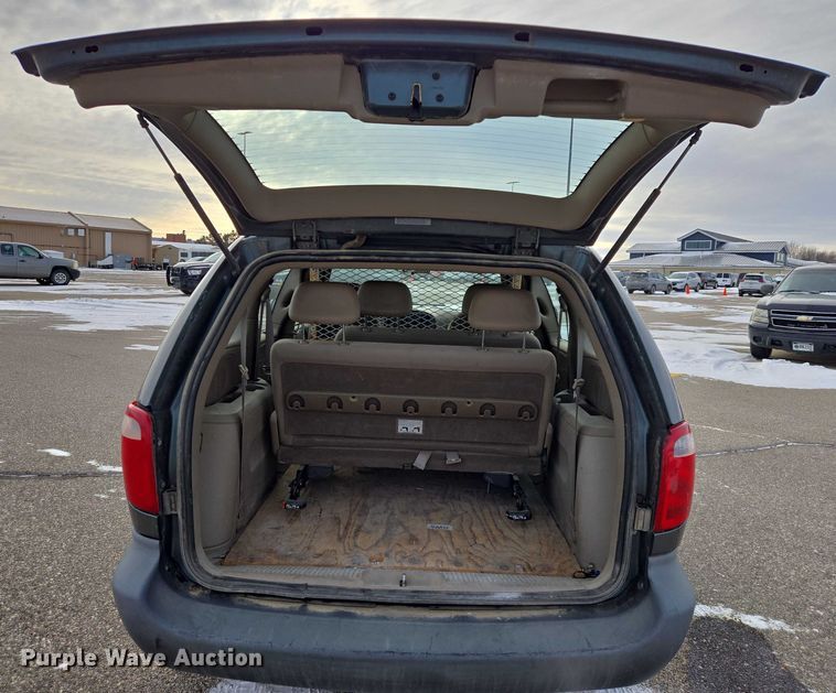 image for item ES2812 2002 Dodge Caravan van